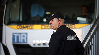 Отнети са достъпът и пропуските на лицата свързани със сградите