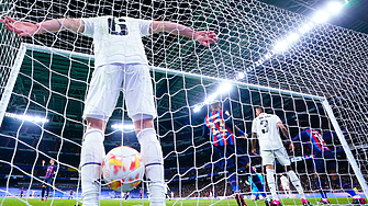 Автогол донесе победа на “Барселона” в първия сблъсък с “Реал” (СНИМКИ)