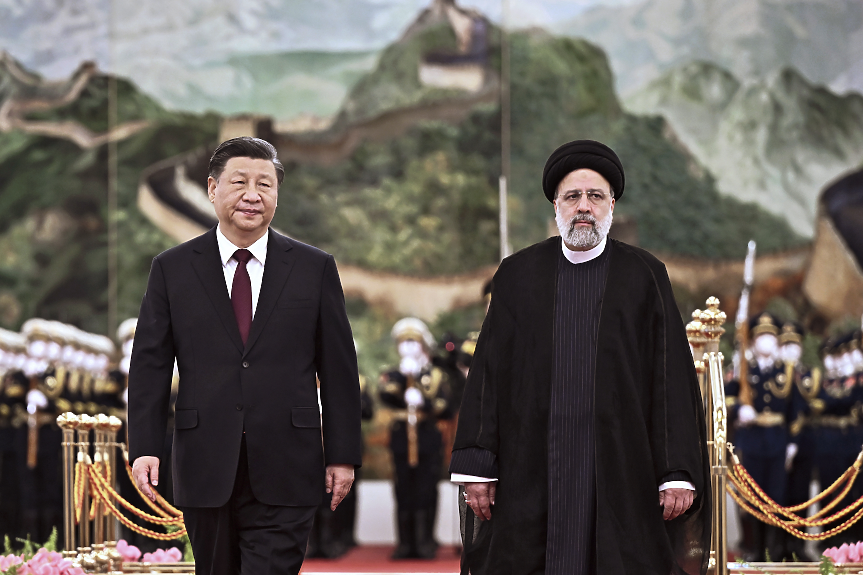Си Цзинпин - на посещение в Иран