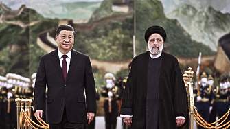 Китайският президент Си Цзинпин и иранският му колега Ебрахим Раиси