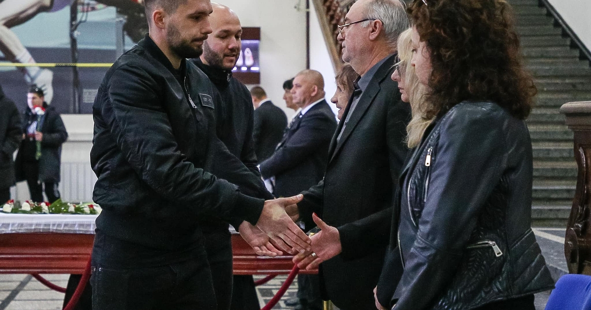 Стотици изпратиха в последния му път една от легендите на