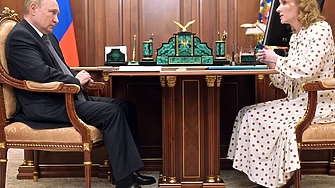 Руският президент Владимир Путин ръководи депортацията и осиновяването на украински