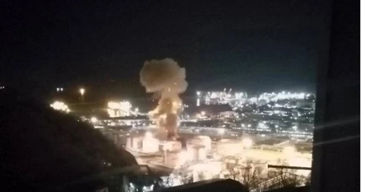 Два взрива и пожар в нефтобаза на компанията Роснефт в