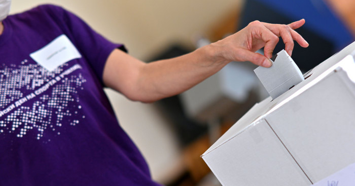 Между 170 000 и 215 000 българи в чужбина се