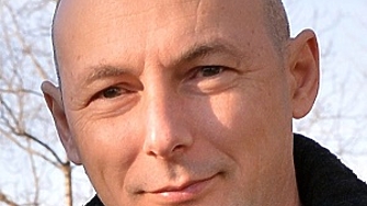 Днешният драматичен каскетурен театър е съпоставим с пръскачките пред парламента Така