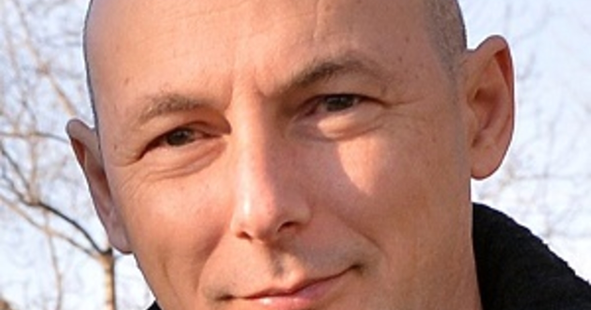 Днешният драматичен каскетурен театър е съпоставим с пръскачките пред парламента.Така