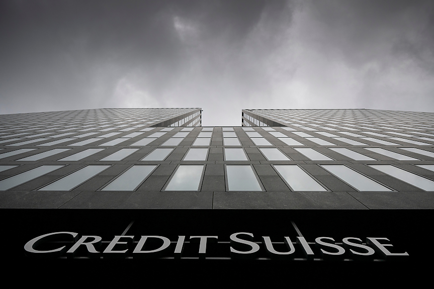 Сутрешната търговия срина европейските банкови акции. Credit Suisse повлече и UBS