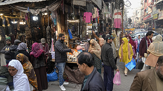 Пакистанската полиция нахлу в резиденцията на бившия министър председател Имран Хан