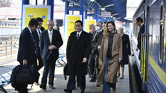 Японският премиер Фумио Кишида пристигна на изненадваща визита в Киев
