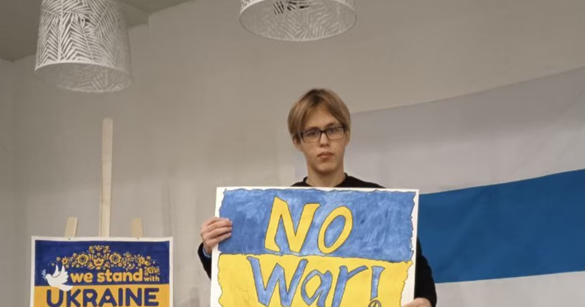 Руски тийнеджър, осъден за тероризъм заради антипутинските си позиции, е