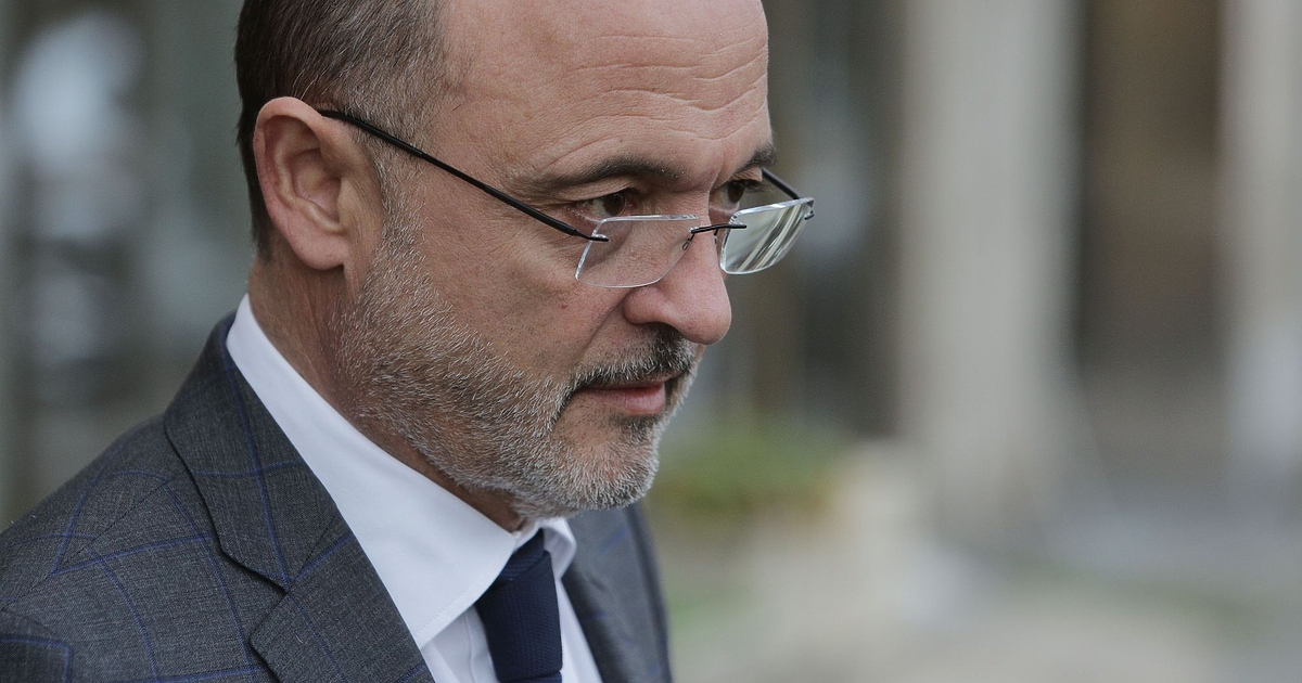 Европейската комисия да проведе допълнителни преговори с Пфайзер“, така че