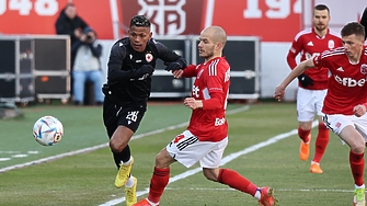 ЦСКА София победи ЦСКА 1948 с 1 0 в дългоочаквания и много