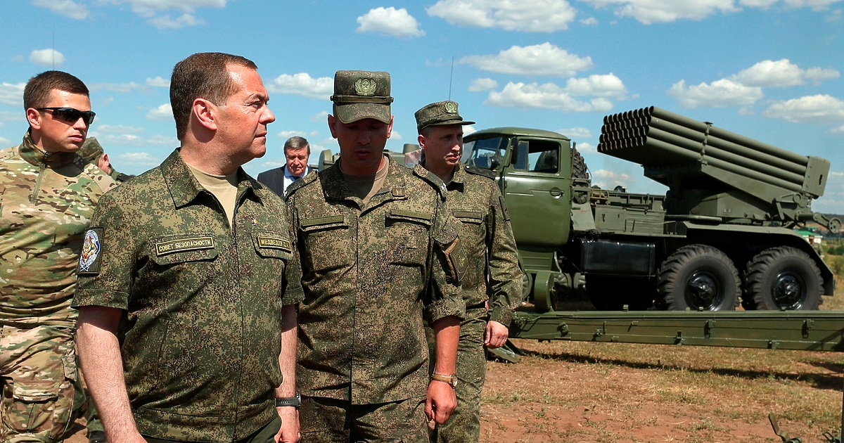 Доставяните на Киев оръжия и придружаващите ги чуждестранни специалисти са