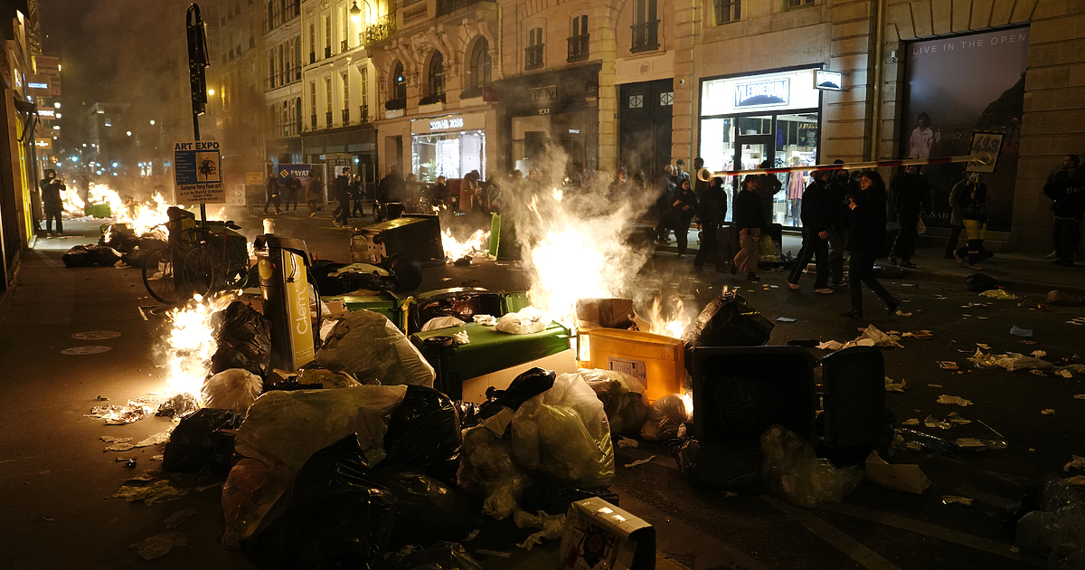 Общо 310 души са били арестувани в цяла Франция по