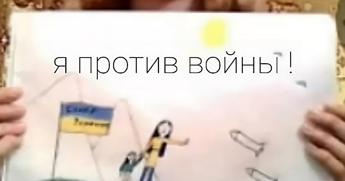 Анна Гин е журналистка и писателка, живее в украинския град Харкив.