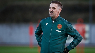 Играчите трябва да играят за страната си а не на