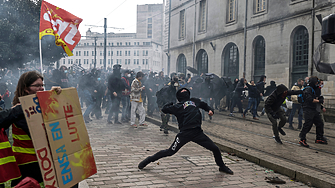 Стачките и протестите срещу пенсионната реформа във Франция достигнаха нови