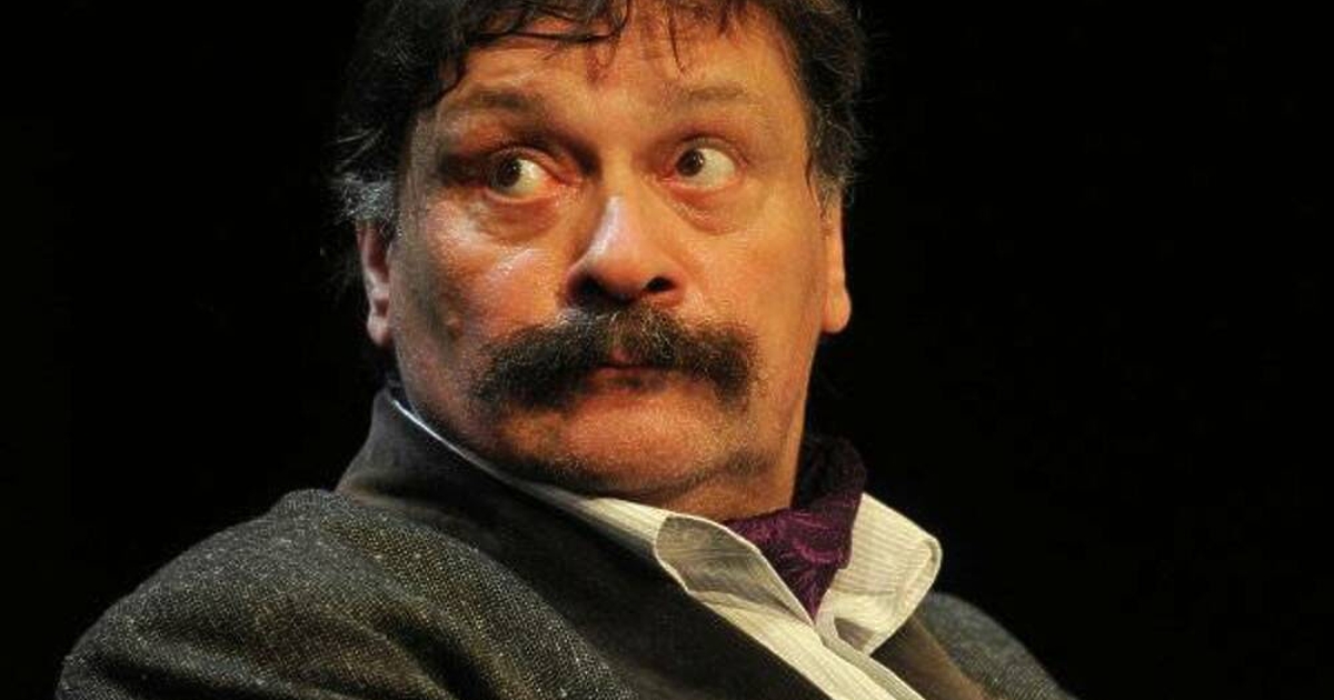 Срещу актьорът Дмитрий Назаров (известен у нас с ролята си