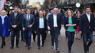 Десетки граждански движения продължават да се подписват в Книгата на