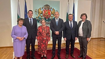 Признати имена в правото науката и културата получиха висши държавни отличия