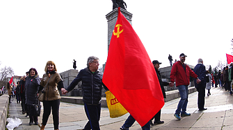 Намерете си някой да ви обича така както комунисти и