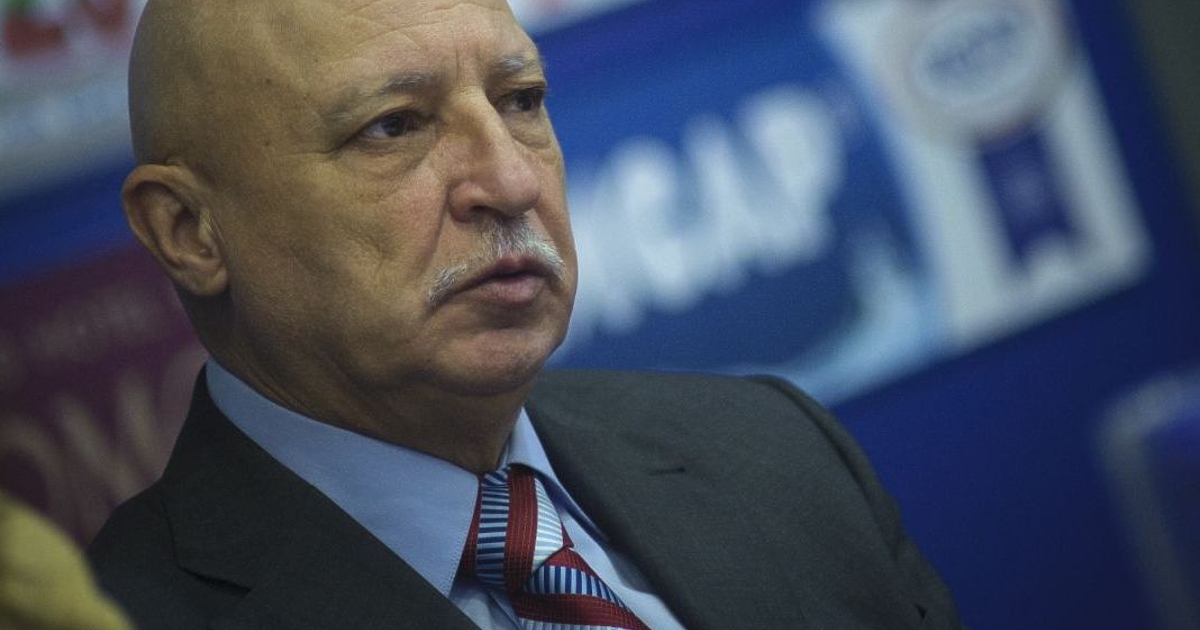 Трябва да си решим проблема с дефицита, а не да