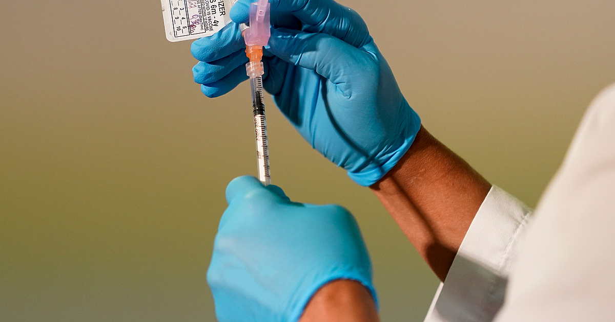 Количествата ваксини срещу COVID-19 са договаряни с производителите им с