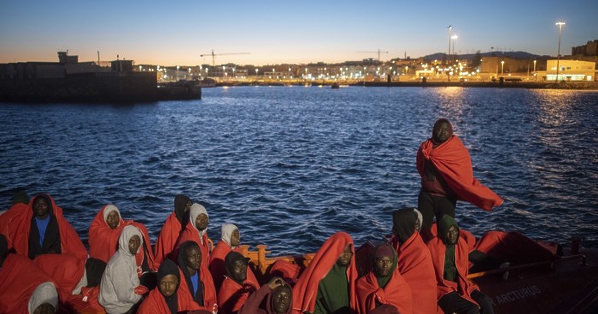 Най-малко 25 мигранти от Африка загинаха, а още 15 души