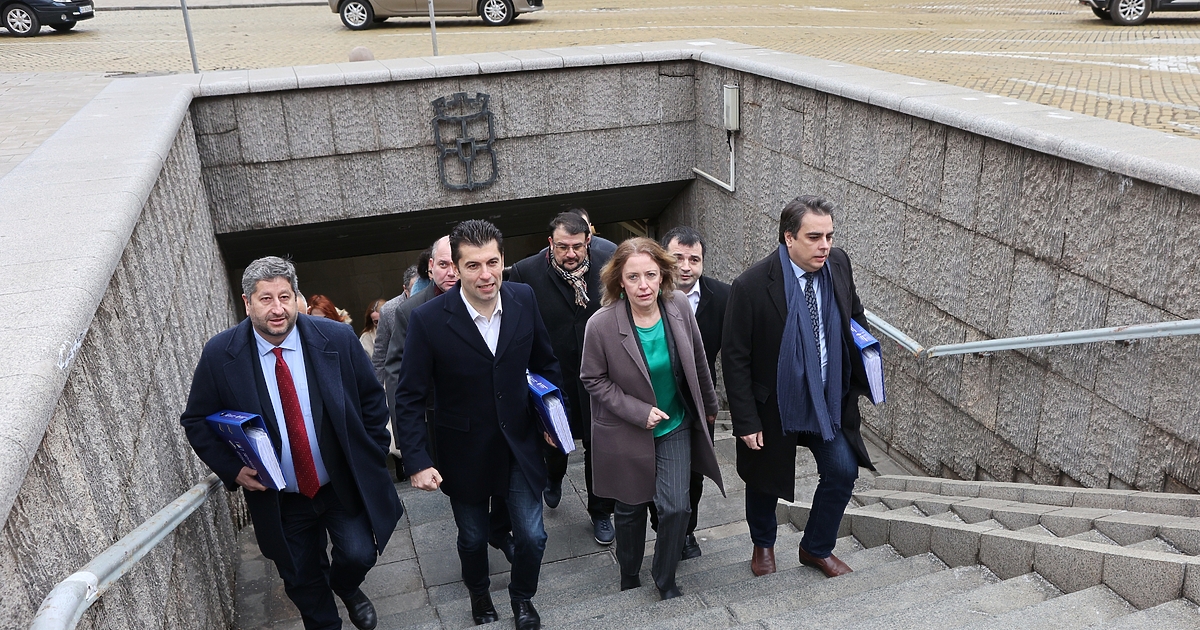 В деня преди най-цветния уикенд в годината, фокусът отново бе