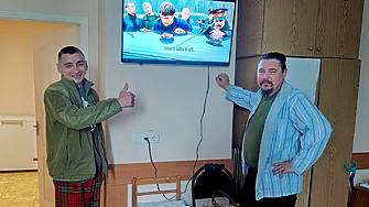 Анна Гин е журналистка и писателка живее в украинския град Харкив