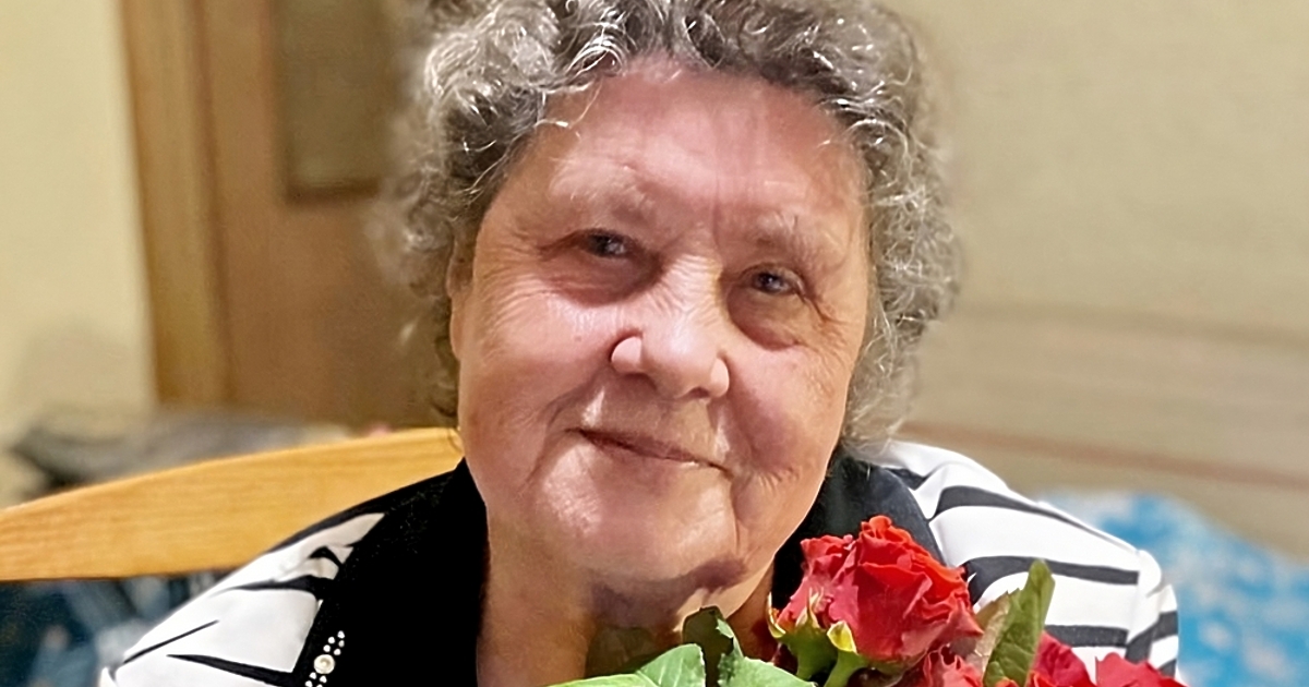 Анна Гин е журналистка и писателка, живее в украинския град Харкив.