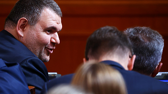 Делян Пеевски на влизане в парламента: Изчерпва се смисълът да идваме тук