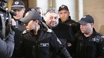 Вярно на традициите си държавното обвинение пусна избрани части от