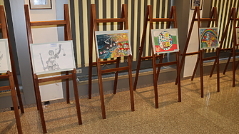 Изложба с ученически творби В страната на справедливостта е открита