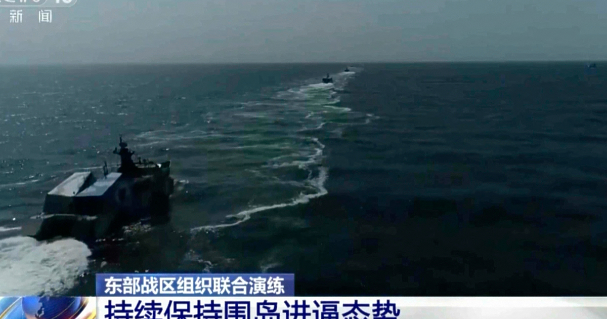 Китай изпрати няколко десетки бойни самолета и 11 бойни кораба