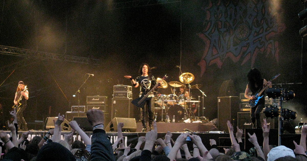 В истински кошмар се превърна концертът на дет метъл ветераните