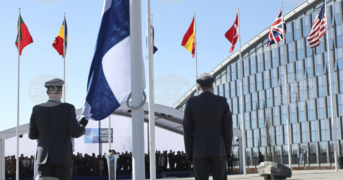 Приключи ерата ни на неутралитет към военните съюзи. Започна нова