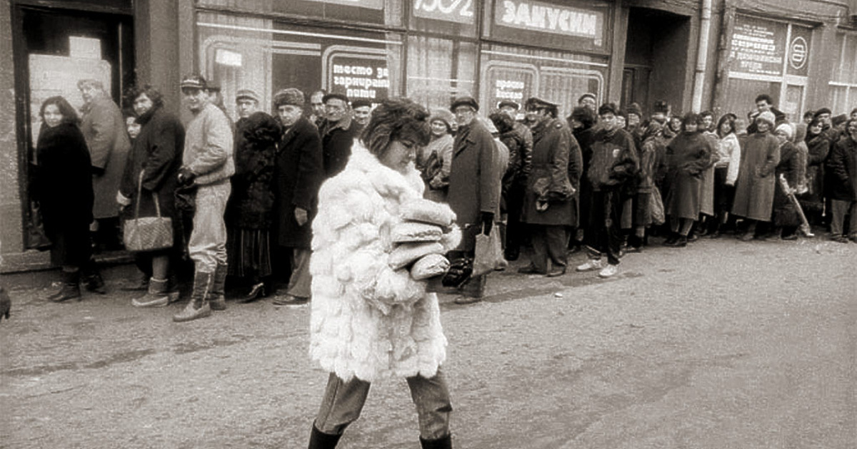 И днес в поредицата си 100 въпроса за тоталитарната държава