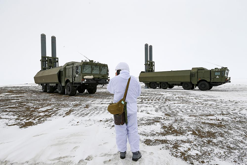 Русия започна военни учения в Арктика