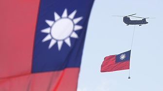 Китайски и тайвански военни кораби са застанали едни срещу други