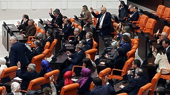 Турският парламент ратифицира късно снощи с единодушие присъединяването на Финландия