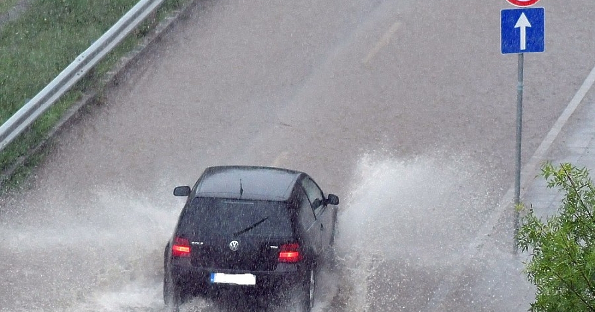 Седмицата започва с облачно и дъждовно време. Сутринта температурите в