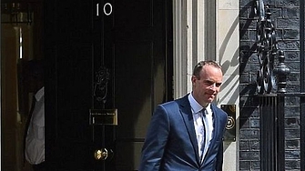 Британският вицепремиер и министър на правосъдието Доминик Рааб подаде оставка