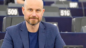 ЕС да преосмисли размера на паричната помощ за Сърбия ако