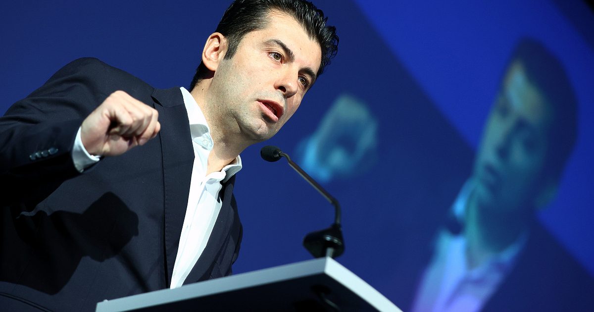 Пред ГЕРБ има три възможности - да подкрепи правителство на