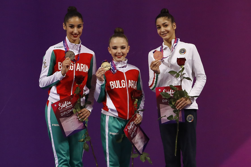 Осем медала на Световна купа по художествена гимнастика, но ансамбълът е без отличие