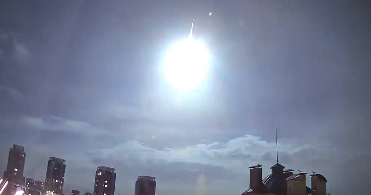 В сряда вечерта небето над украинската столица бе озарено от