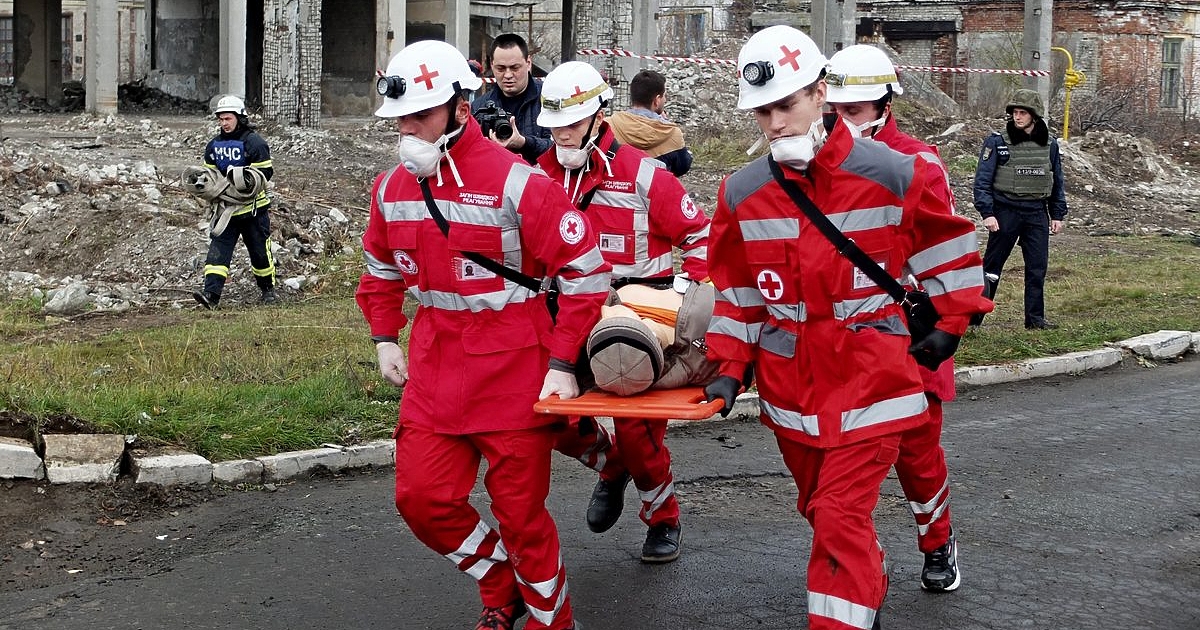 Анна Гин е журналистка и писателка, живее в украинския град Харкив.