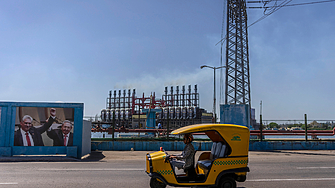 Националното събрание на Куба снощи преизбра президента Мигел Диас Канел за