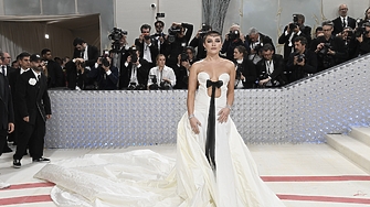 Камелии и перли ала Карл Лагерфелд украсиха бала на музея